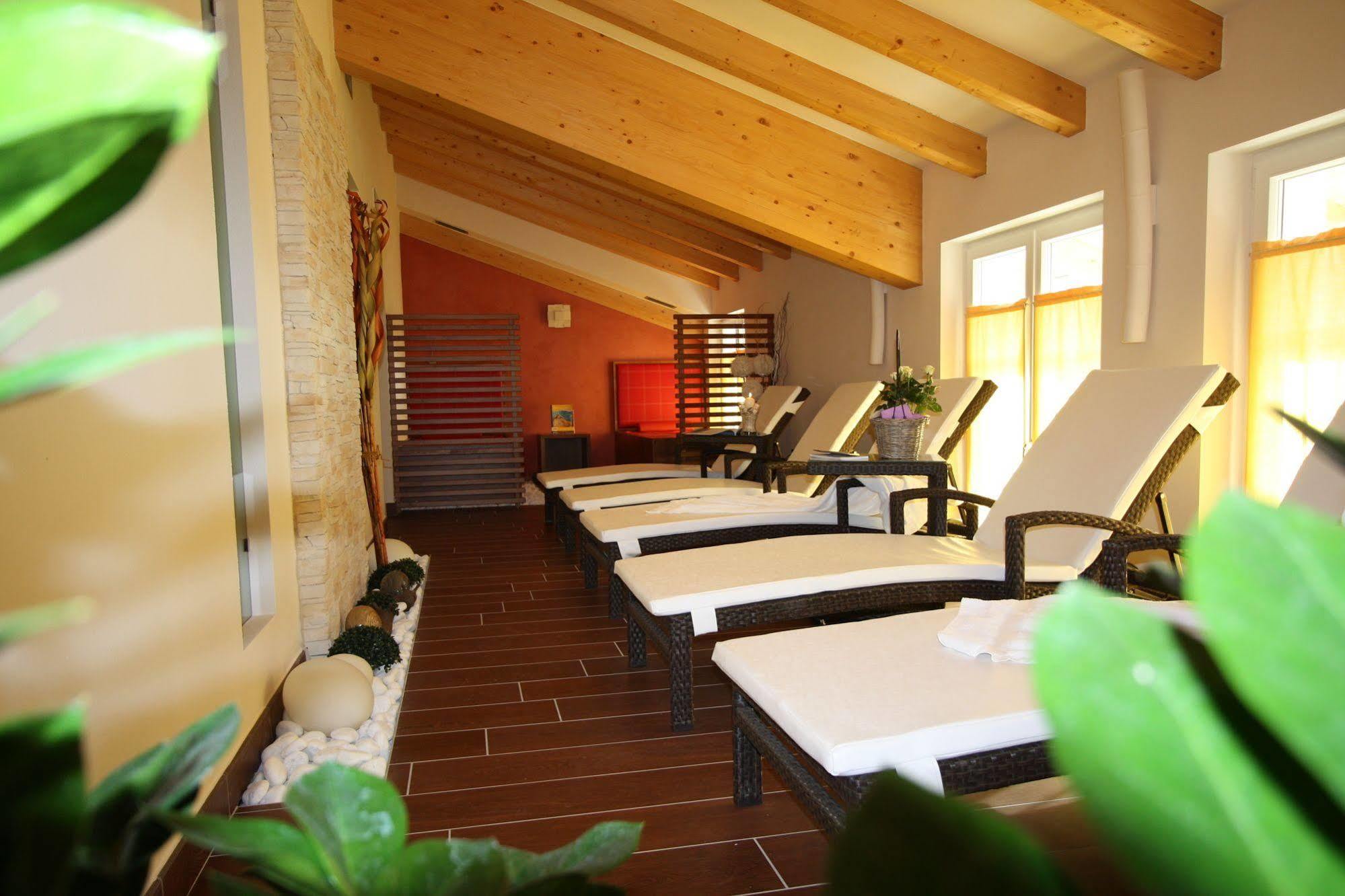 Hotel Garni Corallo Torbole Sul Garda Eksteriør billede