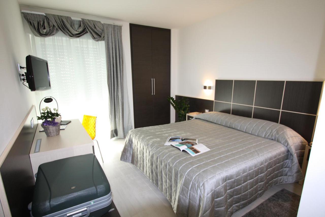 Hotel Garni Corallo Torbole Sul Garda Eksteriør billede
