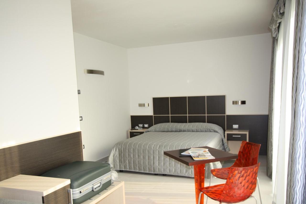 Hotel Garni Corallo Torbole Sul Garda Eksteriør billede